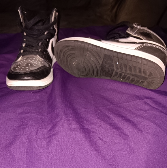 Sneakers - Picture 2 of 3